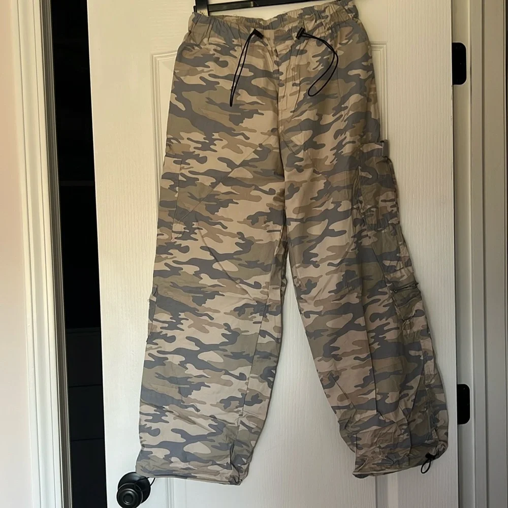 Forever 21 Cargo Parachute Pants - Picture 1 of 3